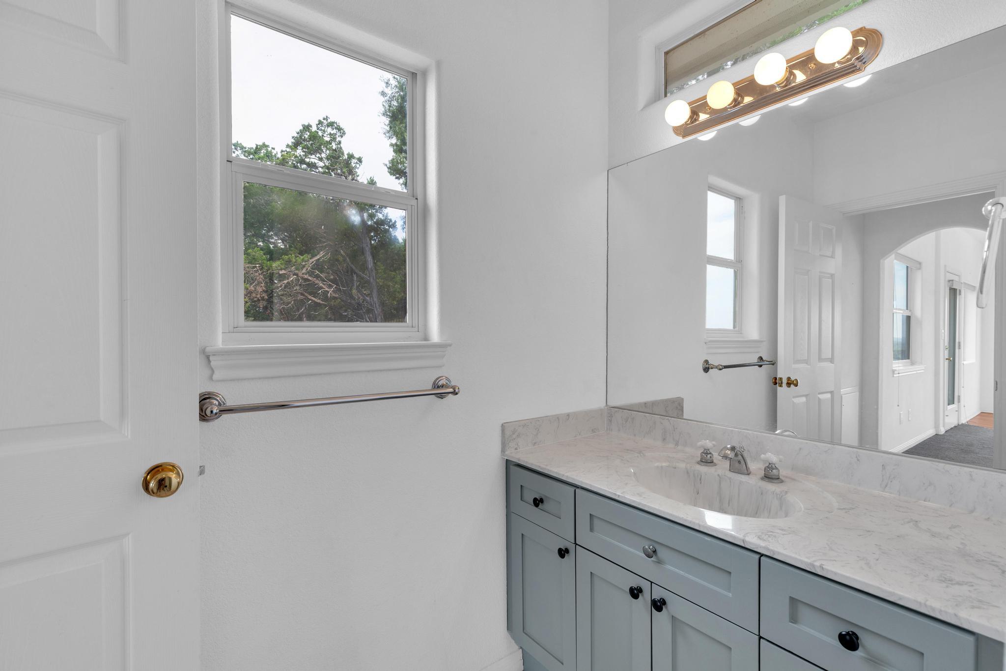 403 Rogart Dr, Spicewood, TX 78669