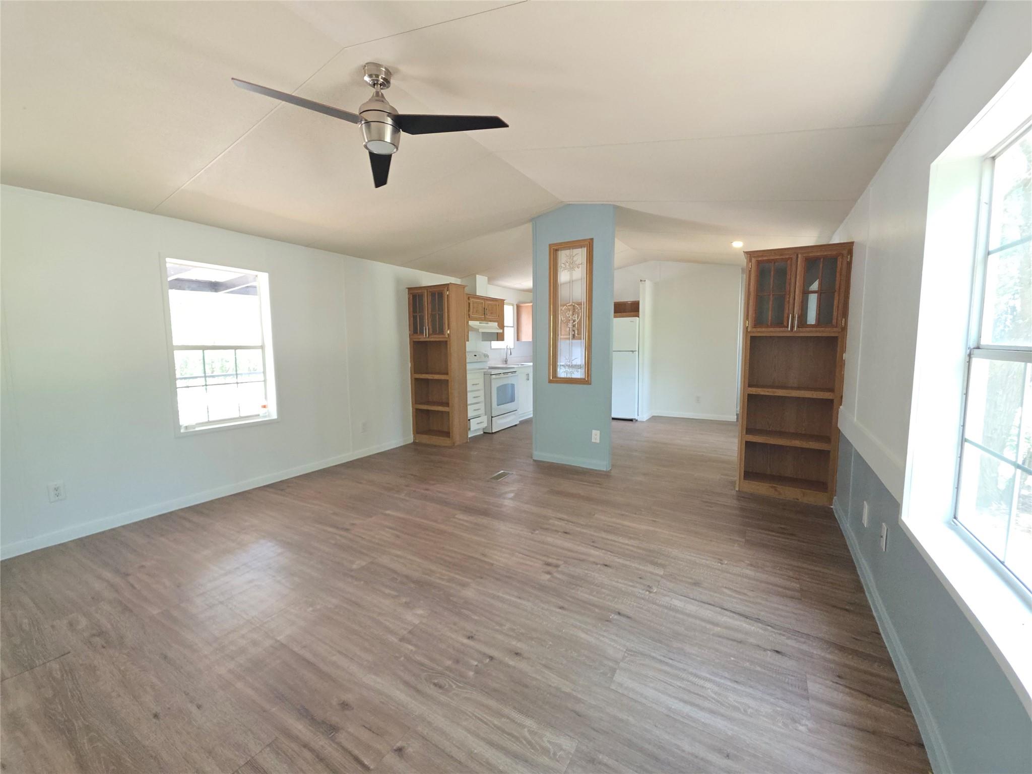 184 Oak Forest Ct, Cedar Creek, TX 78612