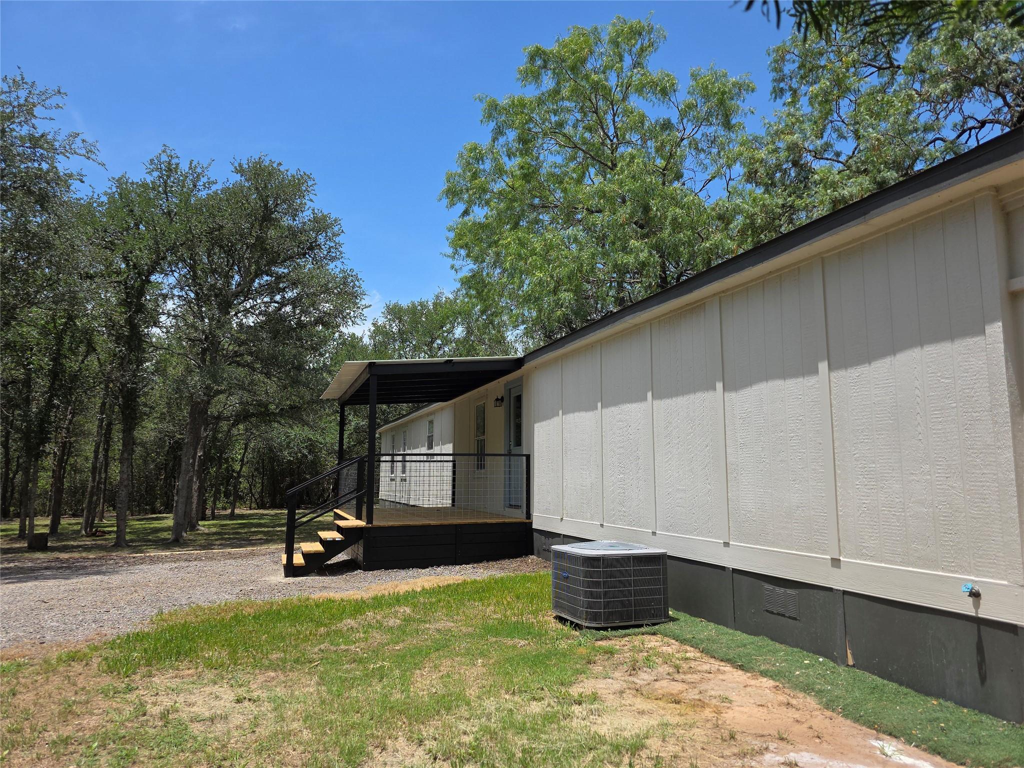 184 Oak Forest Ct, Cedar Creek, TX 78612