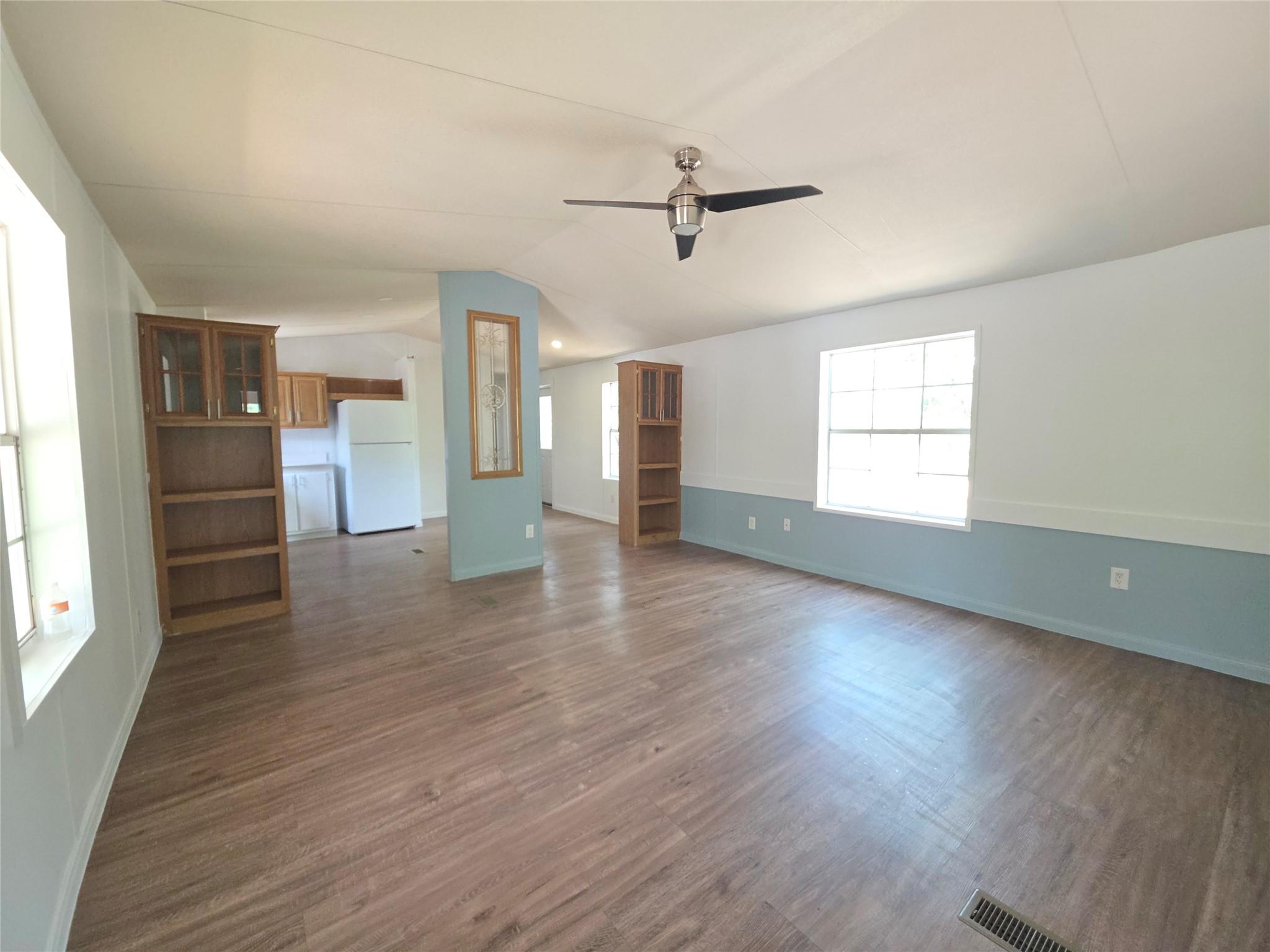 184 Oak Forest Ct, Cedar Creek, TX 78612