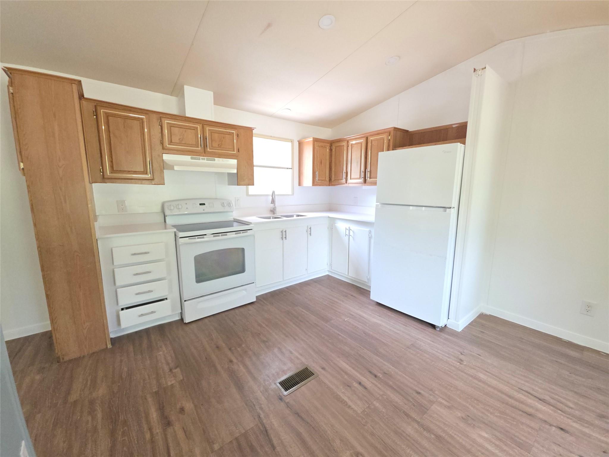 184 Oak Forest Ct, Cedar Creek, TX 78612