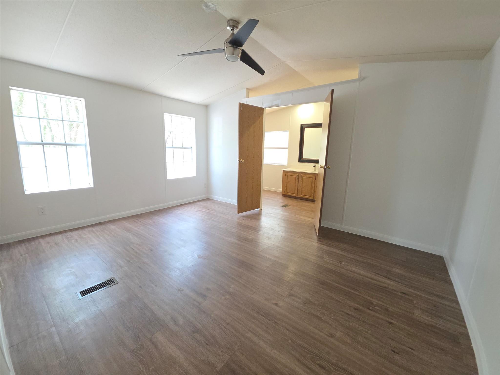 184 Oak Forest Ct, Cedar Creek, TX 78612