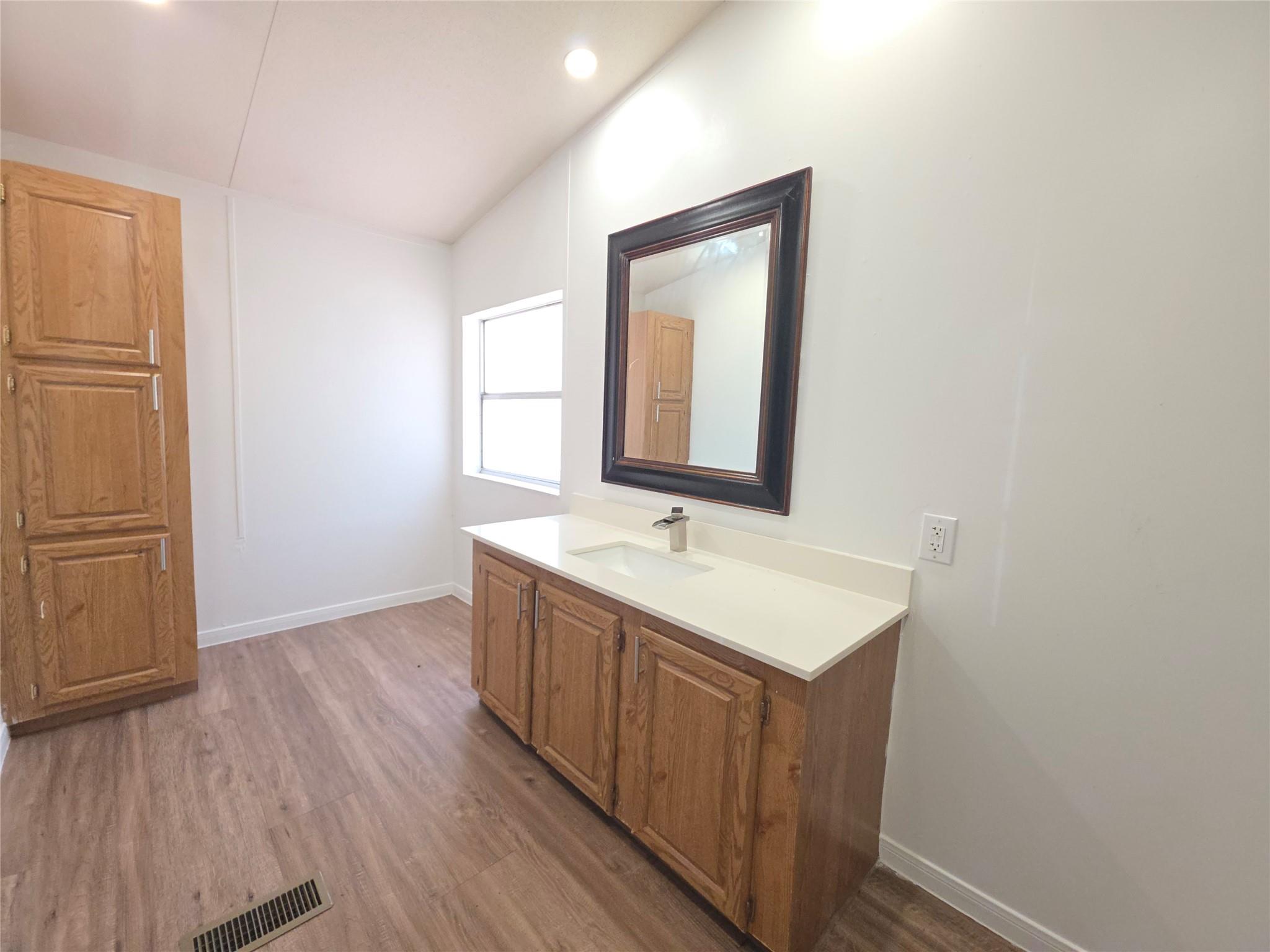 184 Oak Forest Ct, Cedar Creek, TX 78612