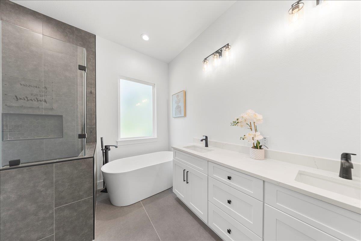 110 Diamond Head Dr, Bastrop, TX 78602