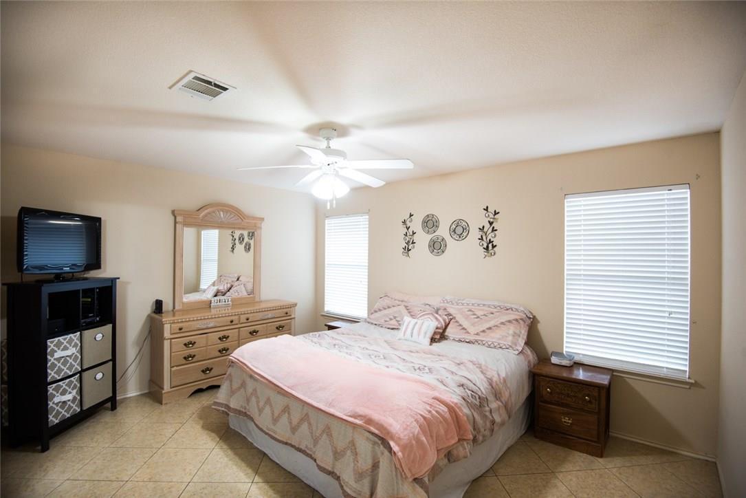 1007 Whitley Dr, Leander, TX 78641