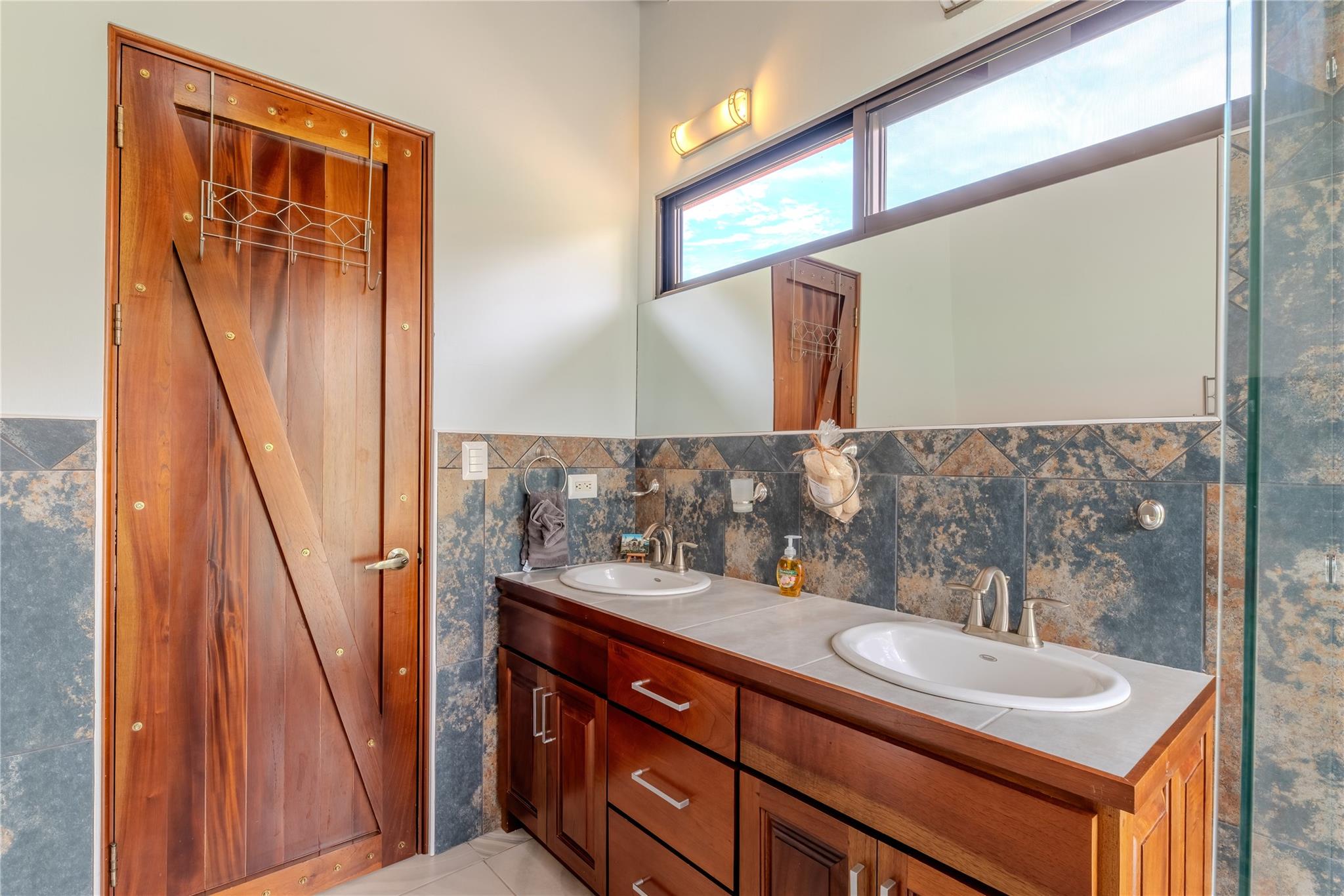 Casa Jean Window of the Soul, Out of State 60501