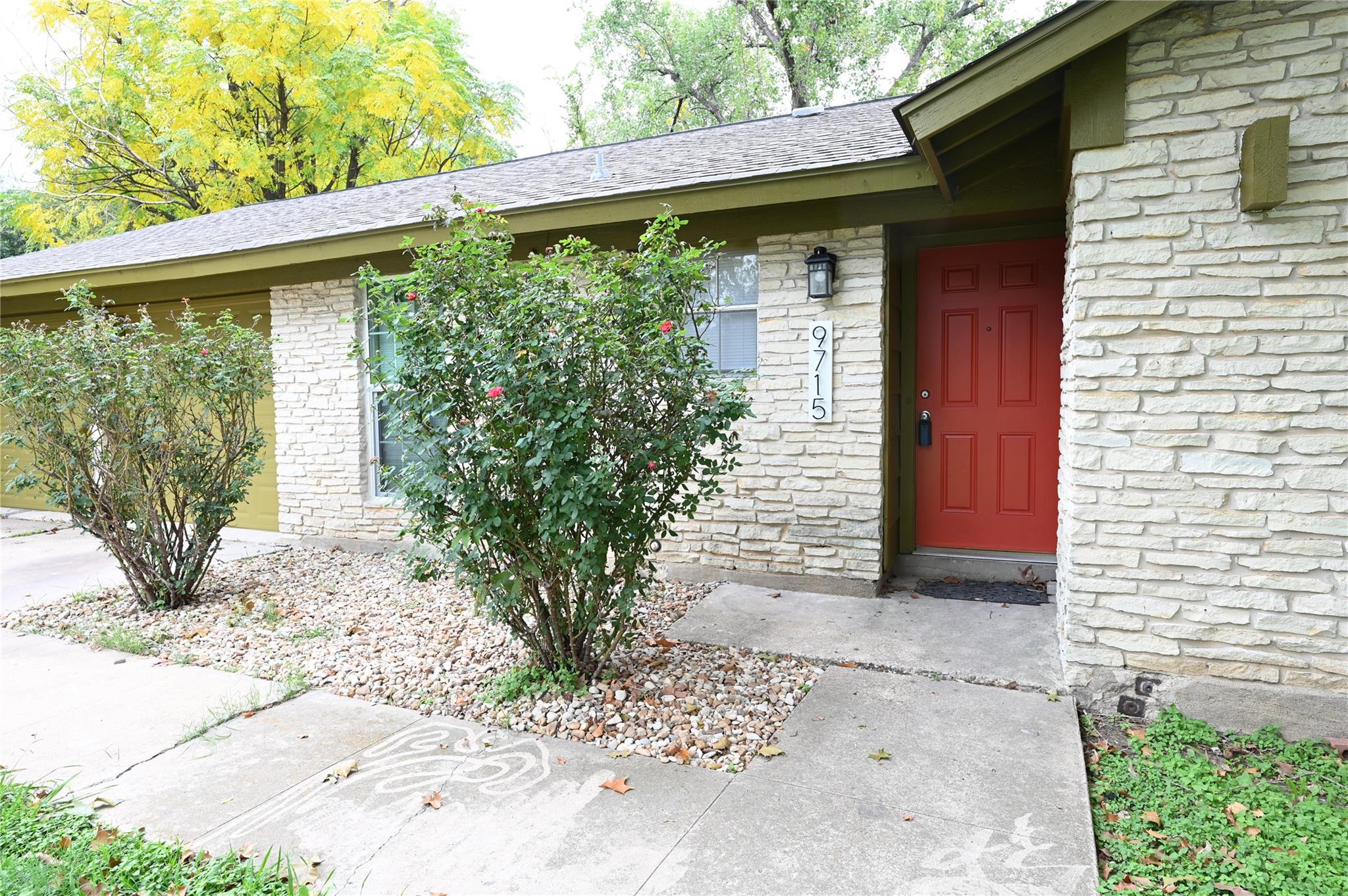 9715 Oak Hollow Dr, Austin, TX 78758