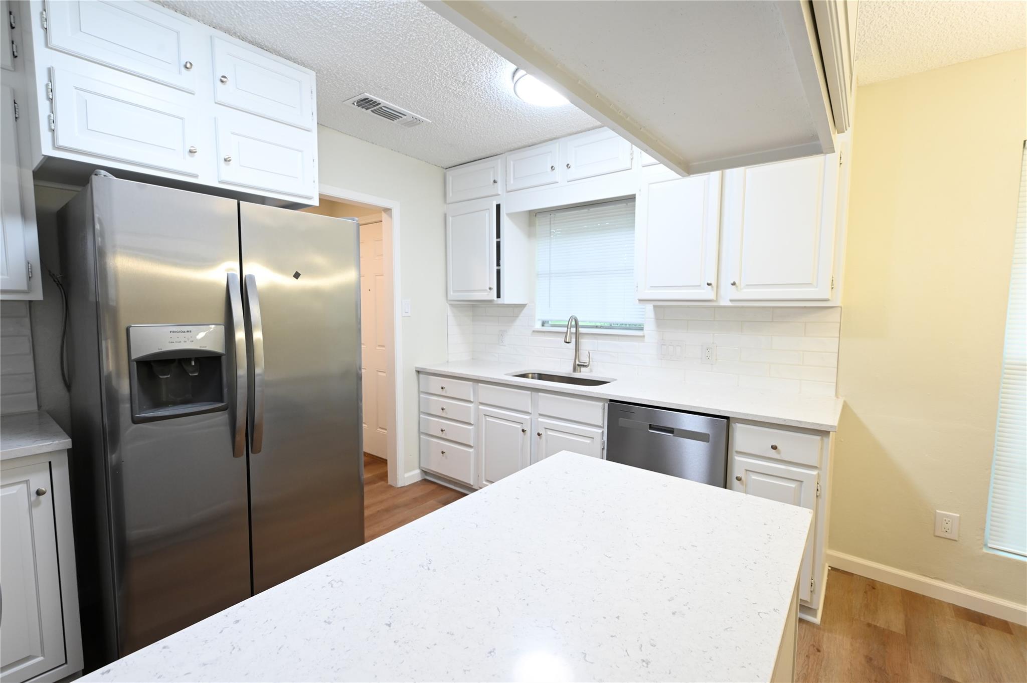 9715 Oak Hollow Dr, Austin, TX 78758