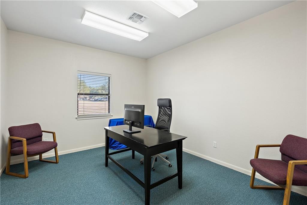 409 Mallard Ln, Taylor, TX 76574