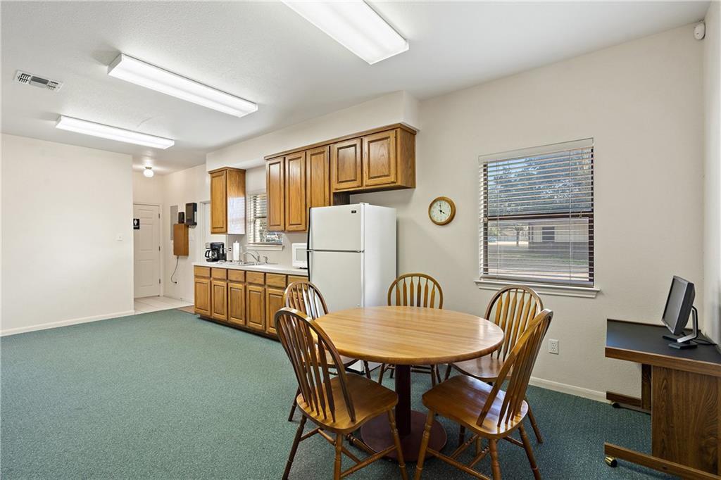 409 Mallard Ln, Taylor, TX 76574