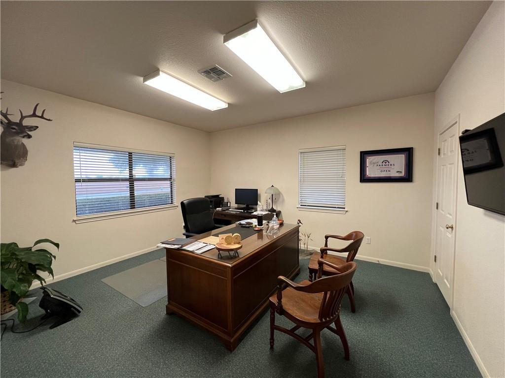 409 Mallard Ln, Taylor, TX 76574