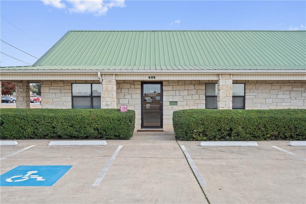 409 Mallard Ln, Taylor, TX 76574