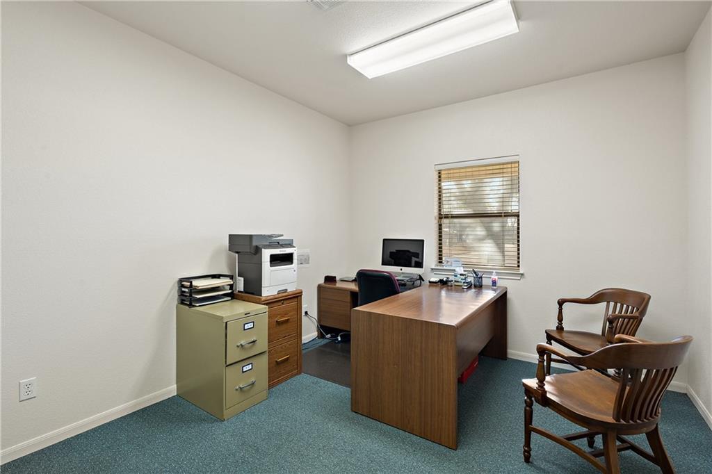 409 Mallard Ln, Taylor, TX 76574