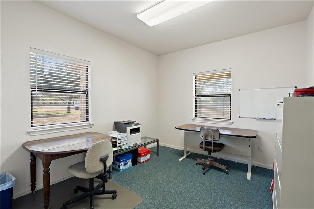 409 Mallard Ln, Taylor, TX 76574