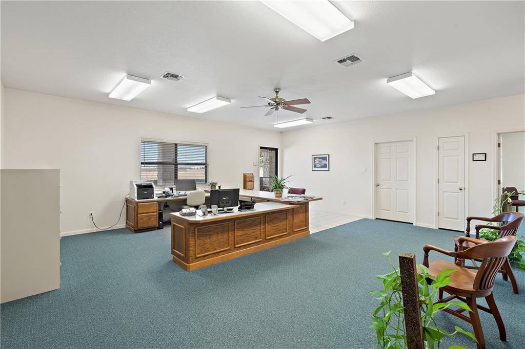 409 Mallard Ln, Taylor, TX 76574