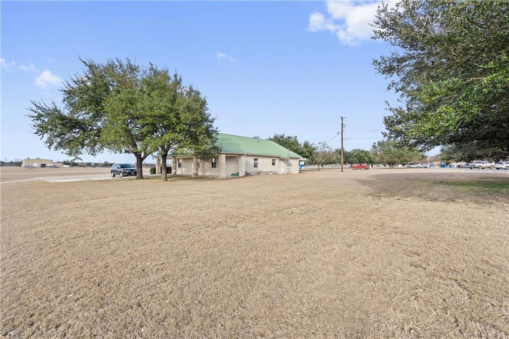 409 Mallard Ln, Taylor, TX 76574