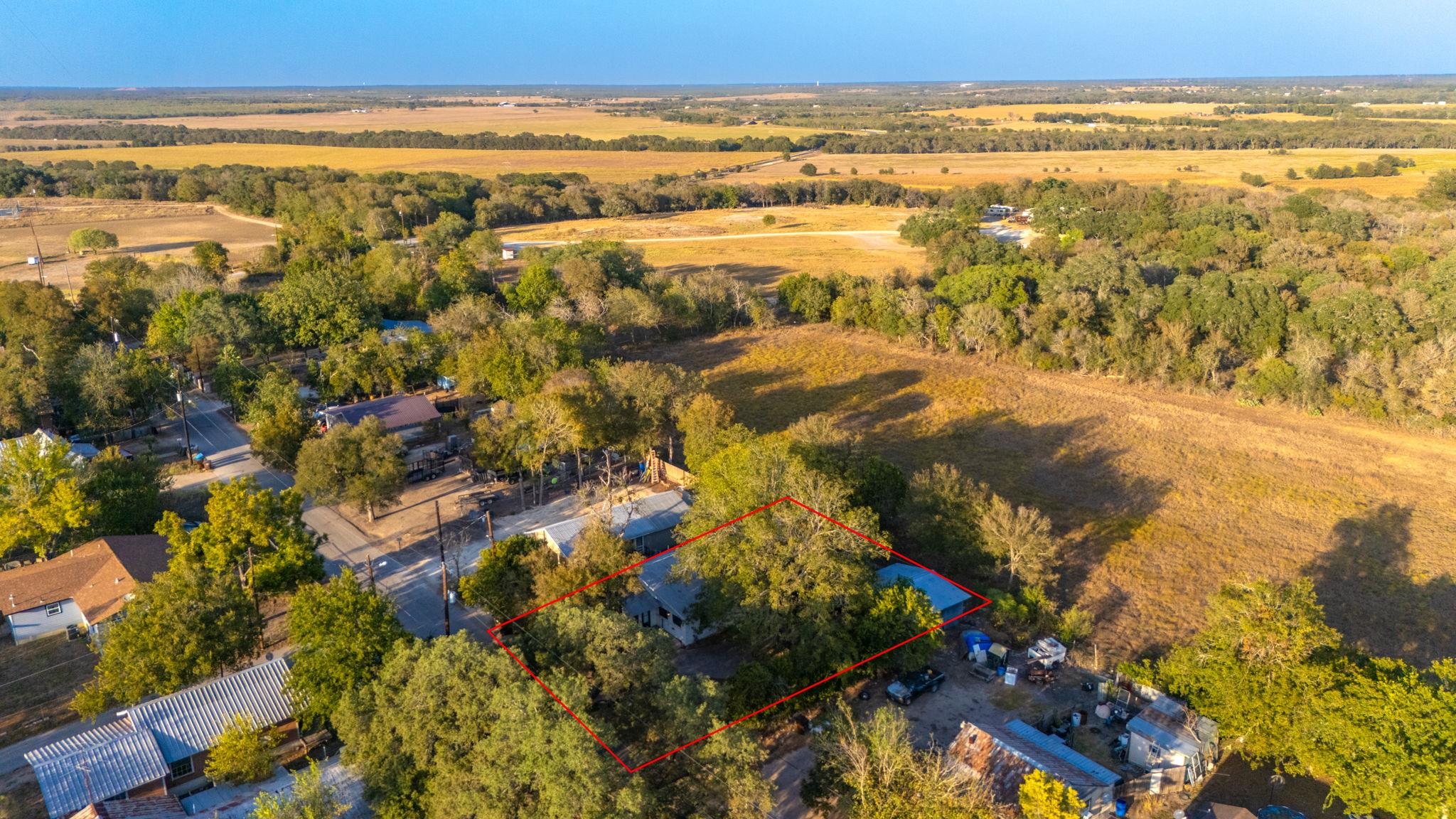 1392 E Market St, Lockhart, TX 78644