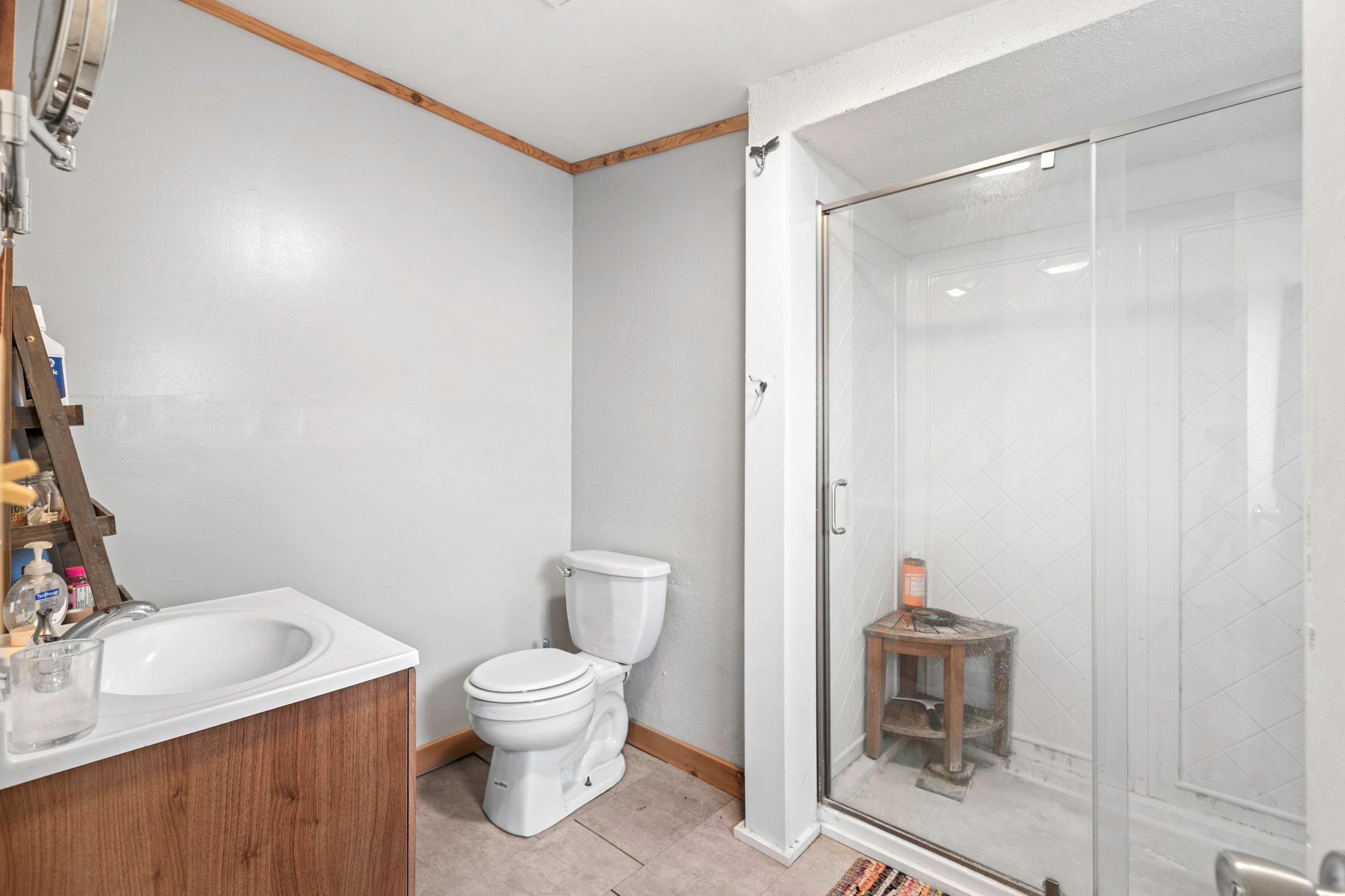 1392 E Market St, Lockhart, TX 78644