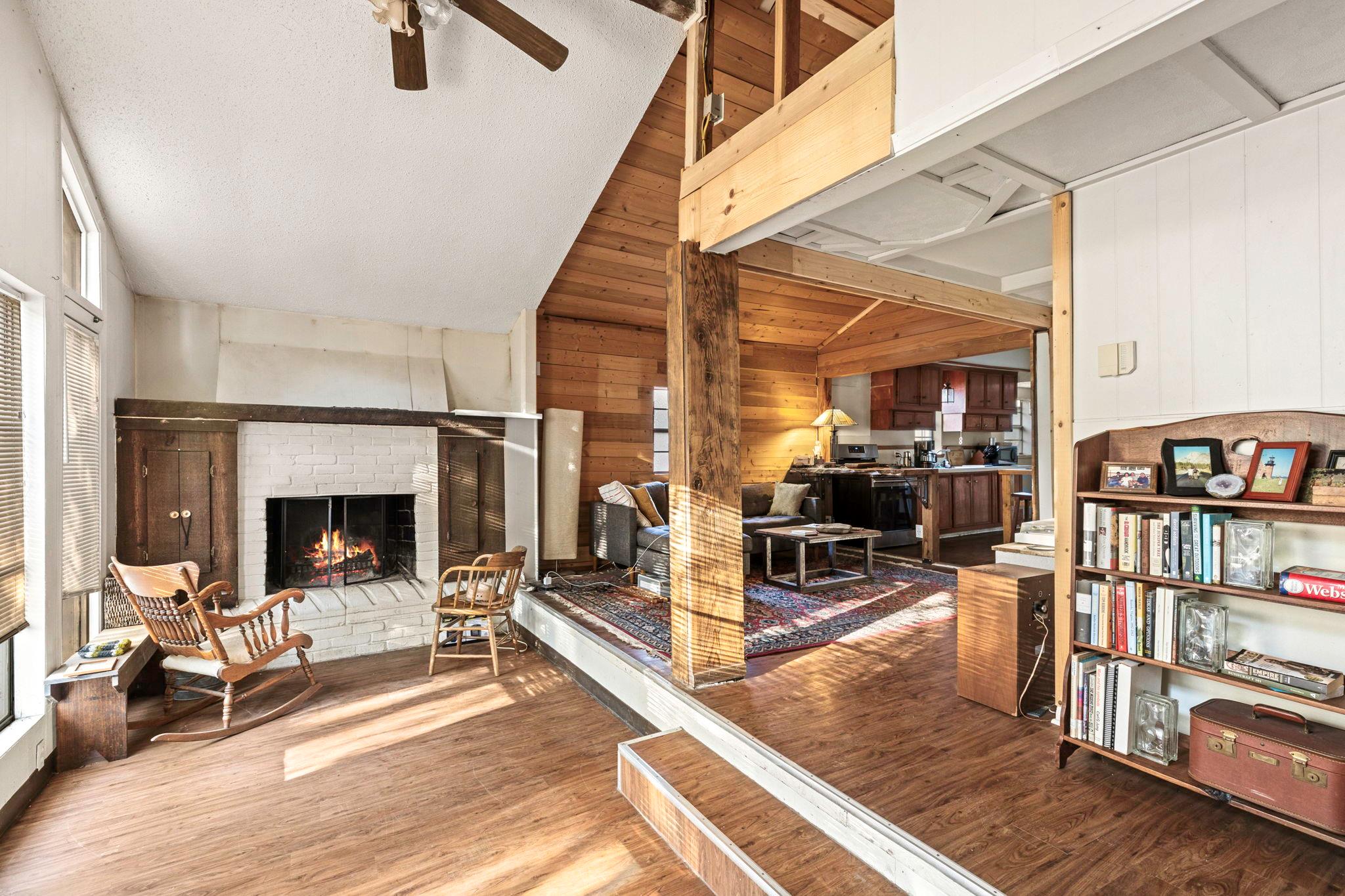 1392 E Market St, Lockhart, TX 78644