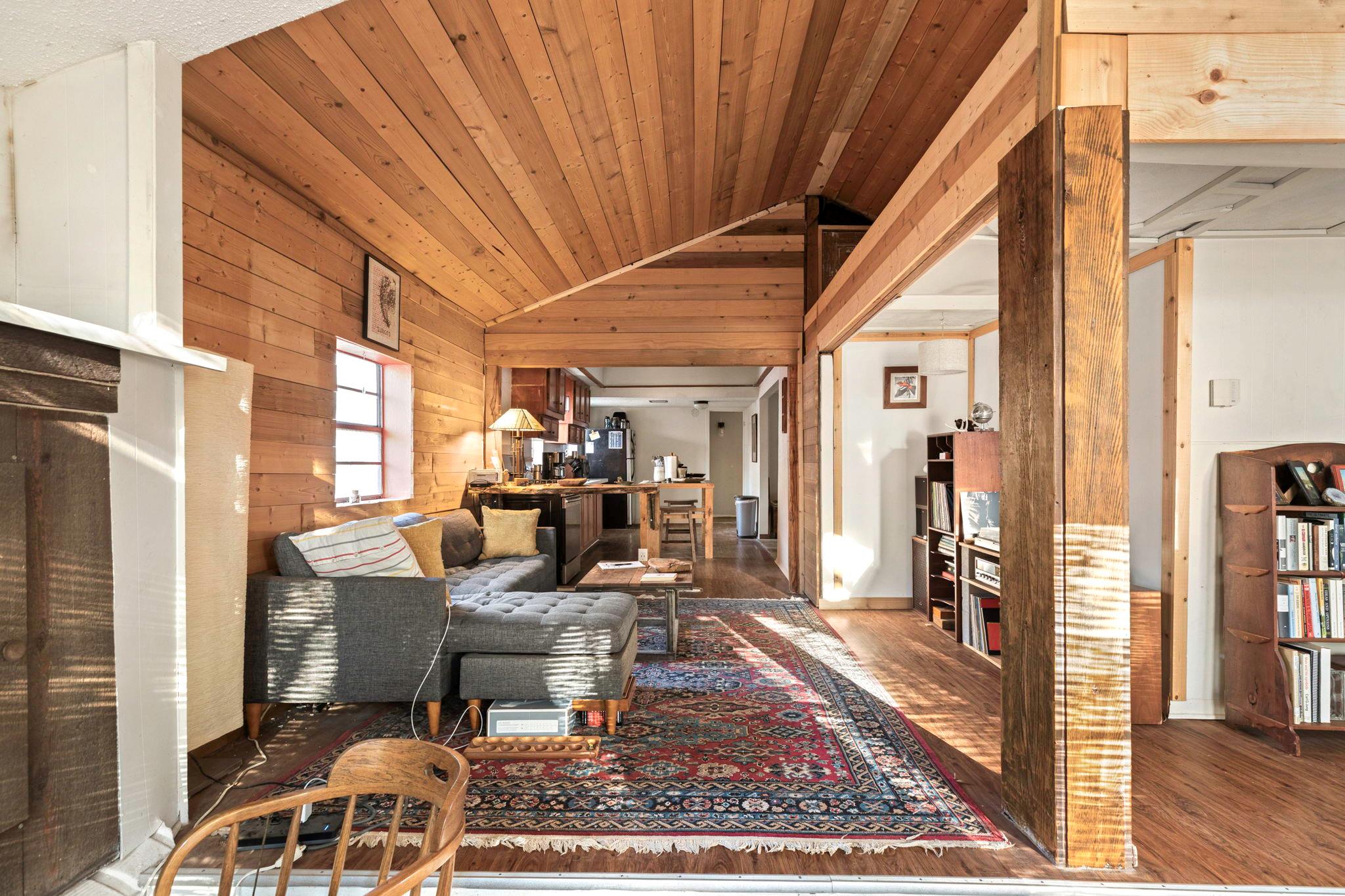 1392 E Market St, Lockhart, TX 78644