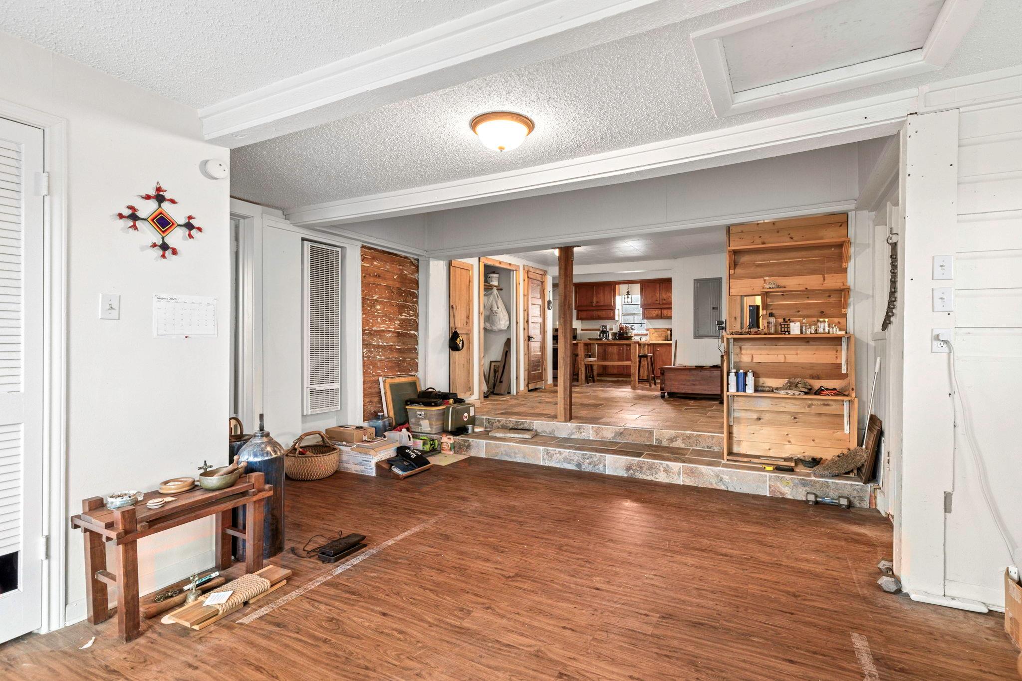 1392 E Market St, Lockhart, TX 78644