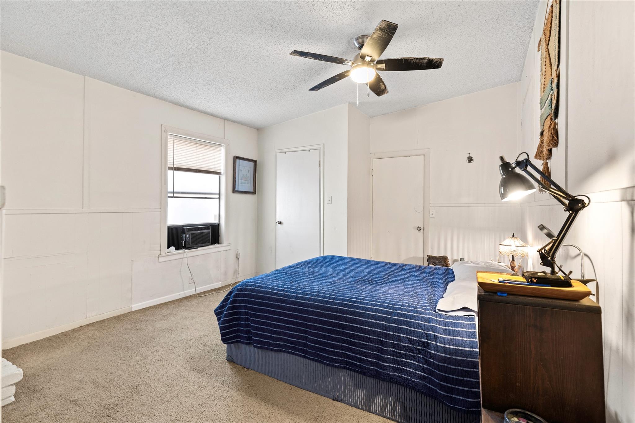 1392 E Market St, Lockhart, TX 78644