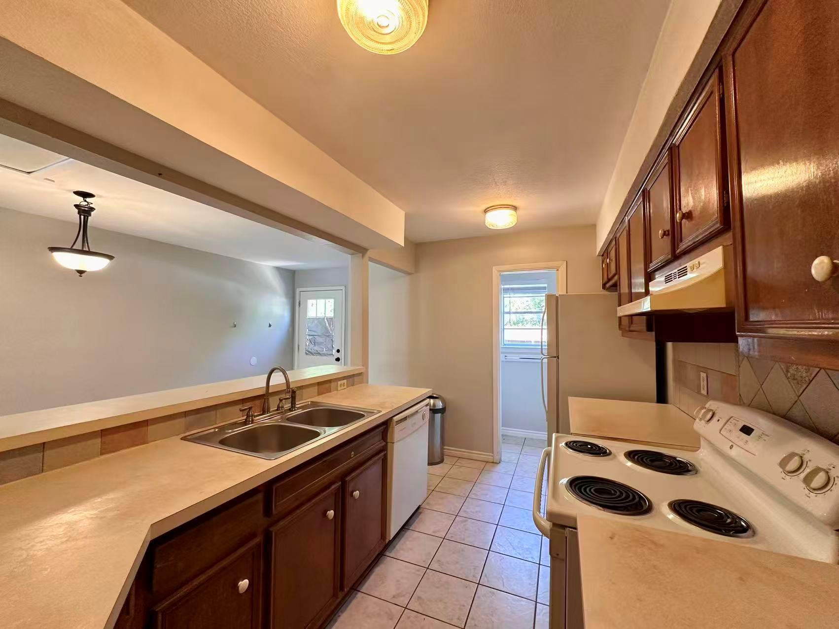 202 N 2nd St # D, Pflugerville, TX 78660