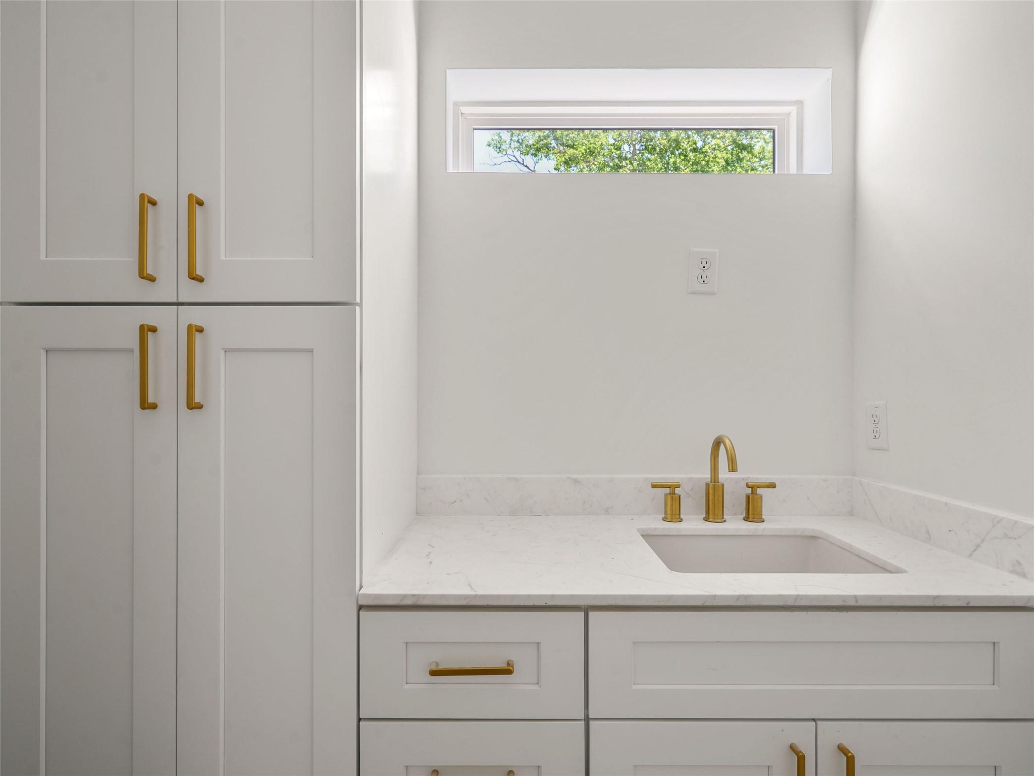 2609 Davis Ln # 2, Austin, TX 78745