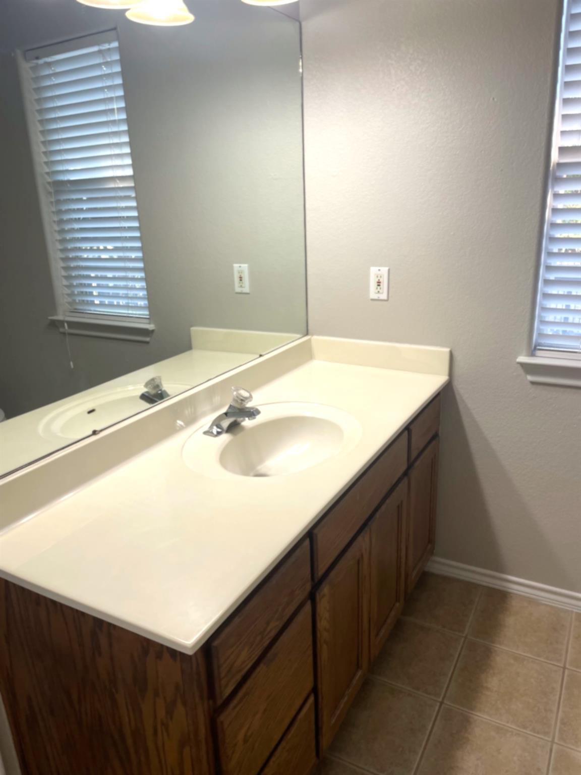 18701 Venture Dr, Point Venture, TX 78645