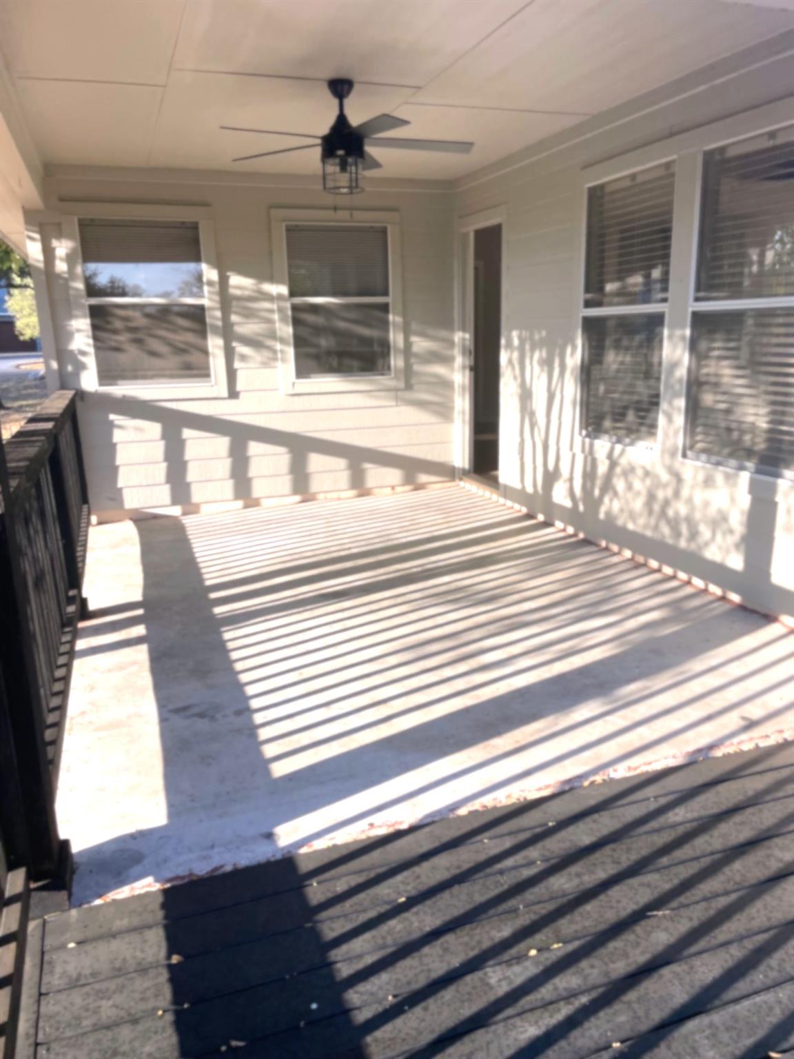 18701 Venture Dr, Point Venture, TX 78645