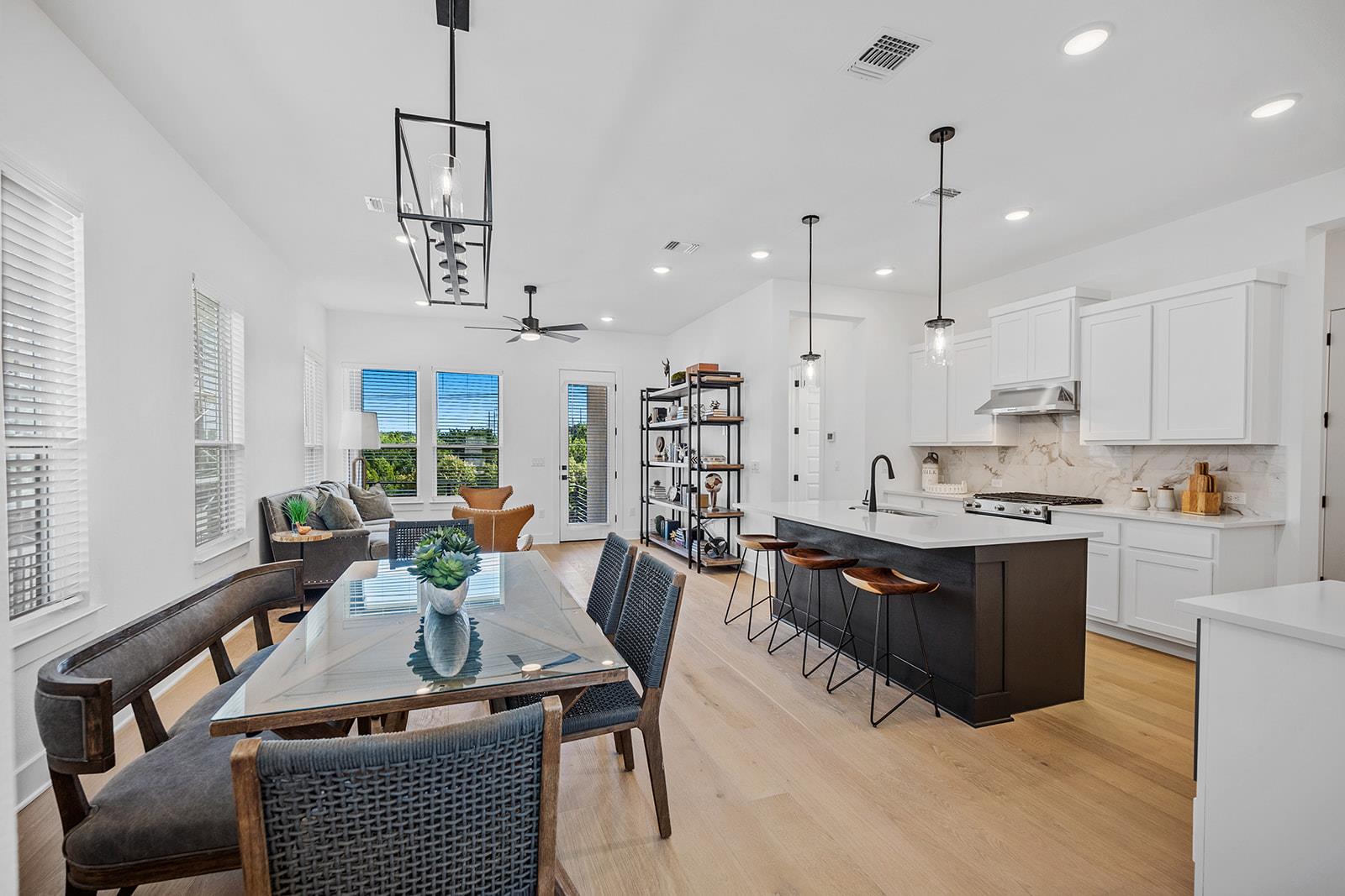 604 Grapeleaf Dr, Lakeway, TX 78738