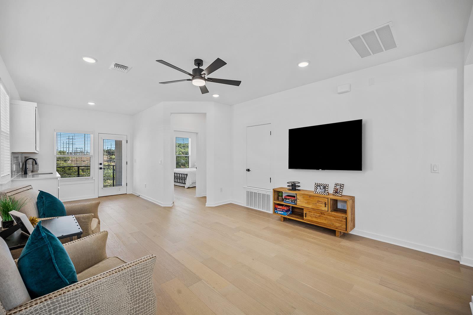 604 Grapeleaf Dr, Lakeway, TX 78738