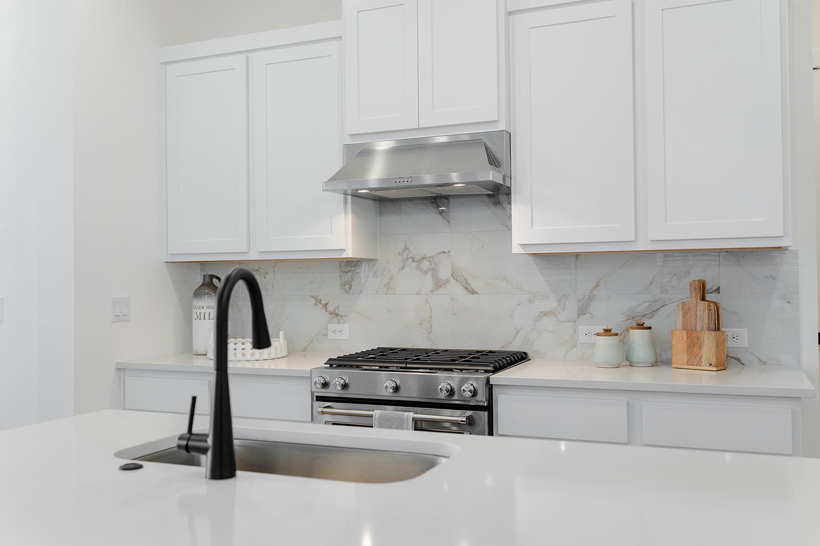 604 Grapeleaf Dr, Lakeway, TX 78738