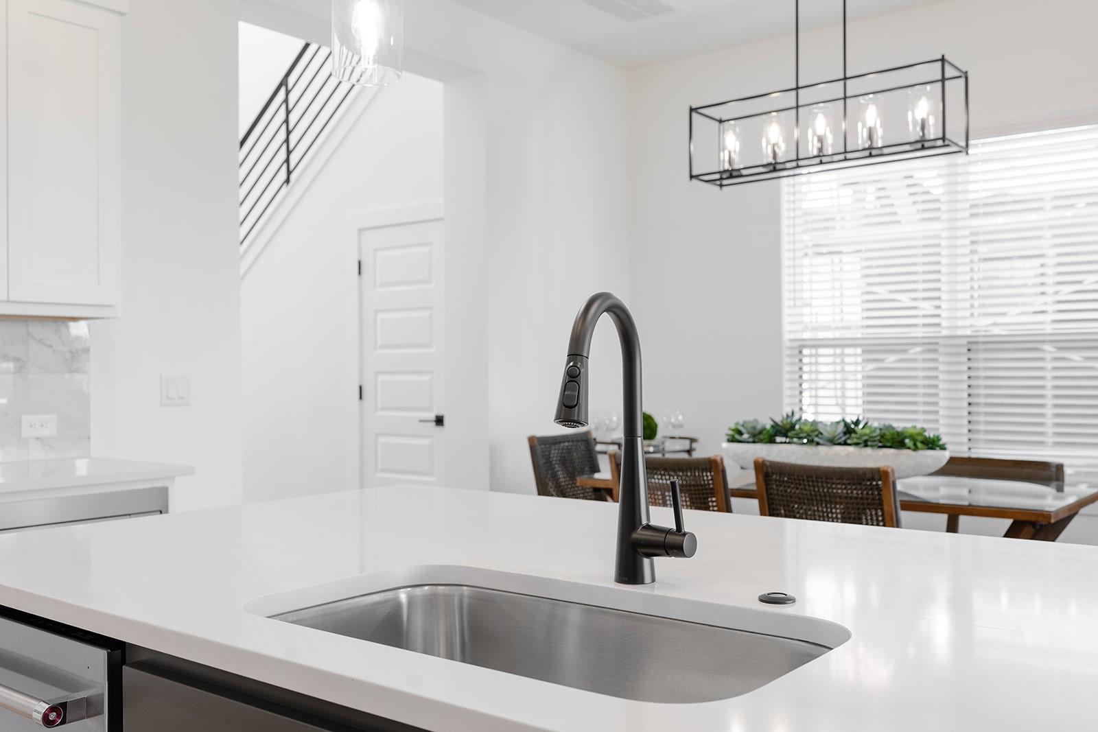 604 Grapeleaf Dr, Lakeway, TX 78738