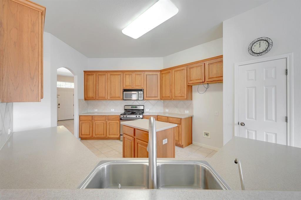 917 Old Wick Castle Way, Pflugerville, TX 78660