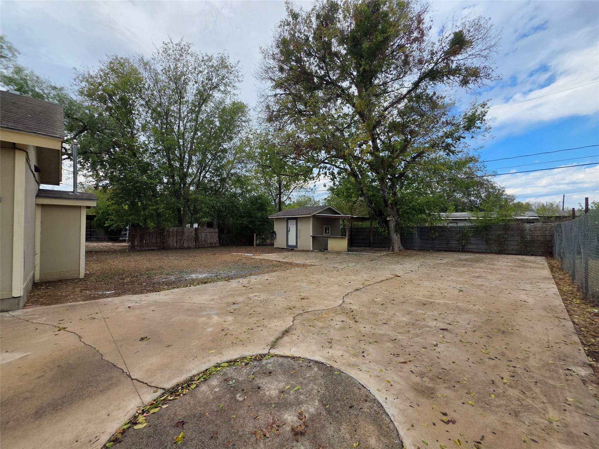 3106 Fallwell Ln, Del Valle, TX 78617