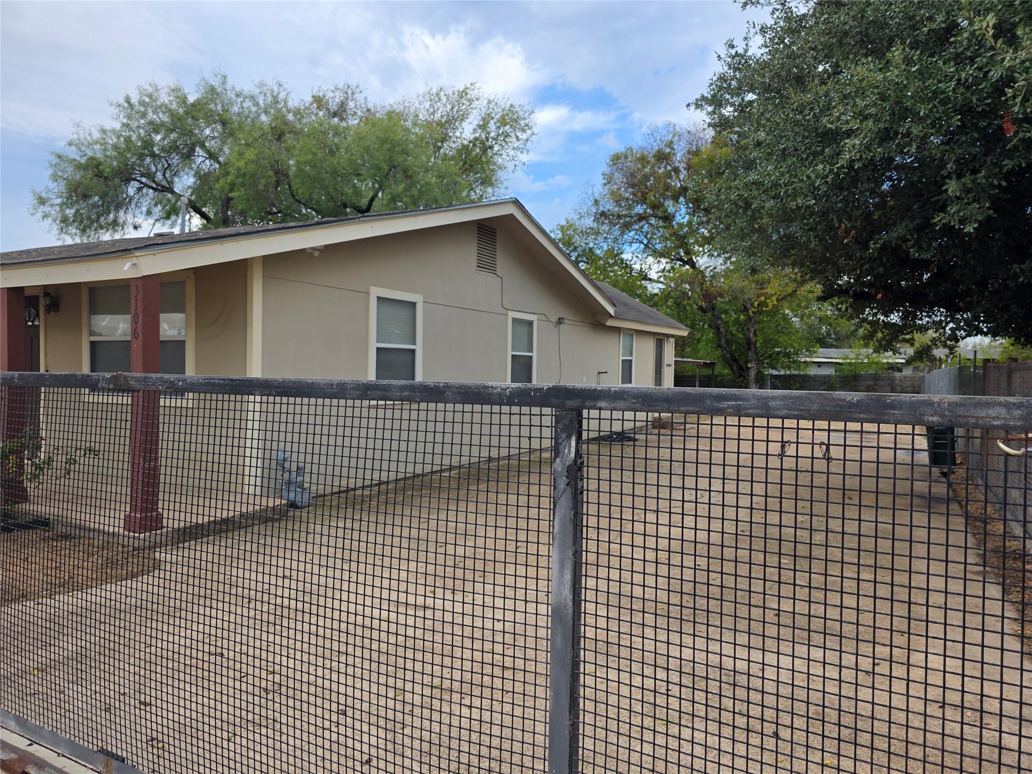 3106 Fallwell Ln, Del Valle, TX 78617