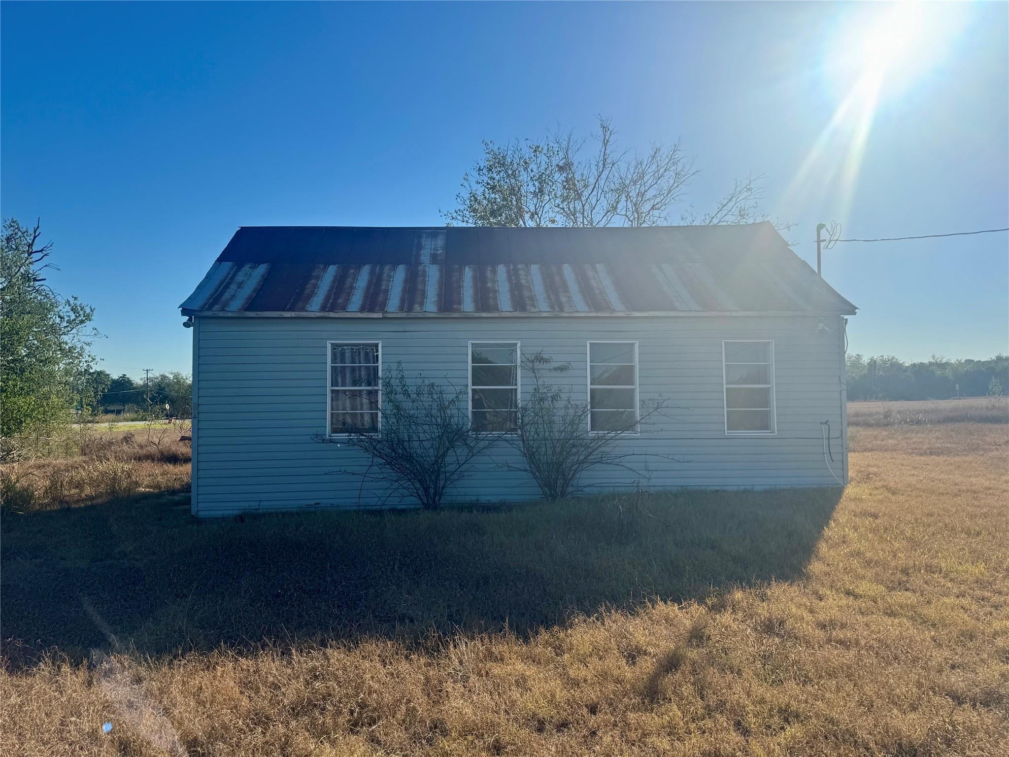 000 S Carter Ave, Cuero, TX 77994