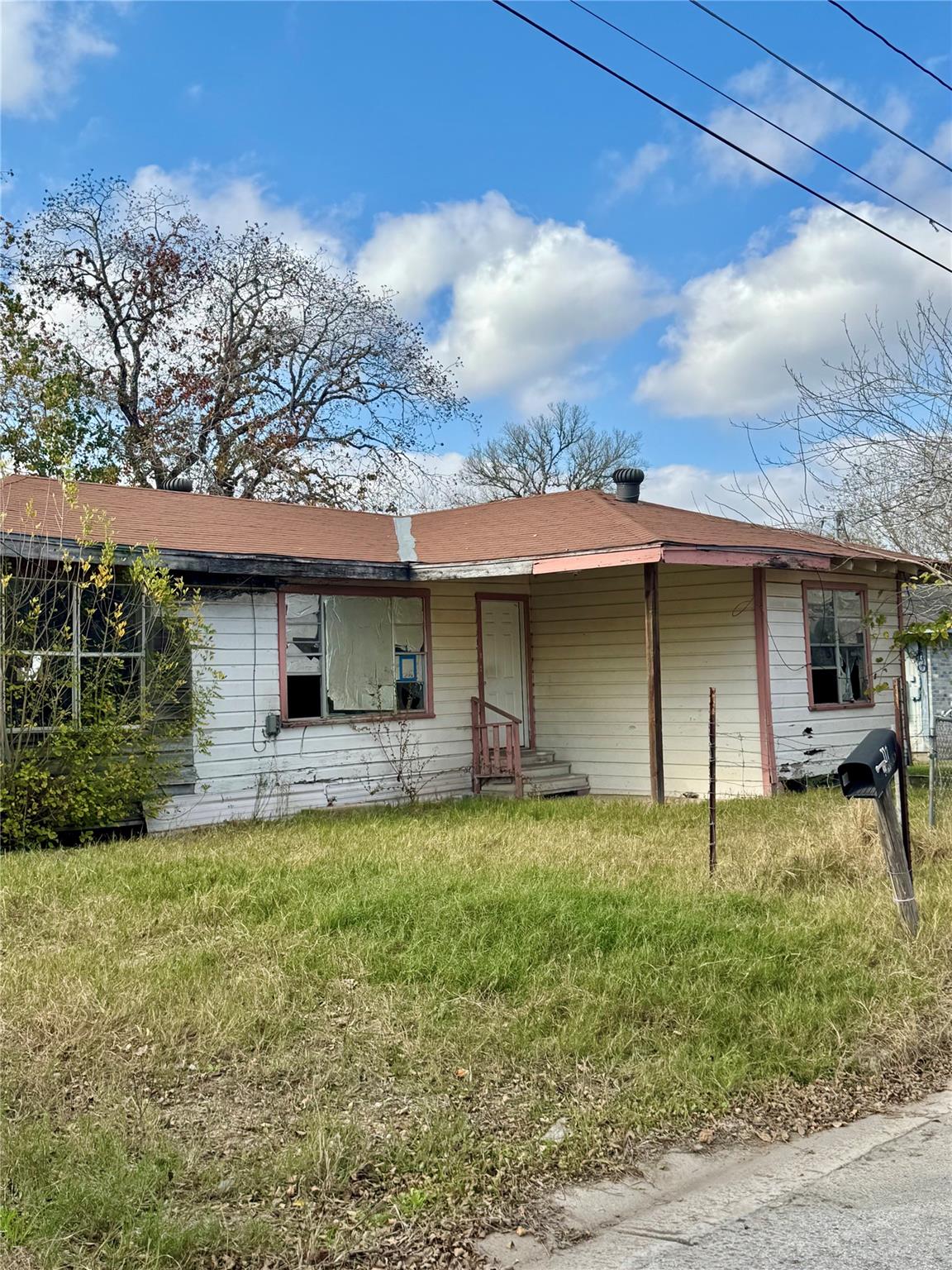 117 Charles St, Cuero, TX 77954
