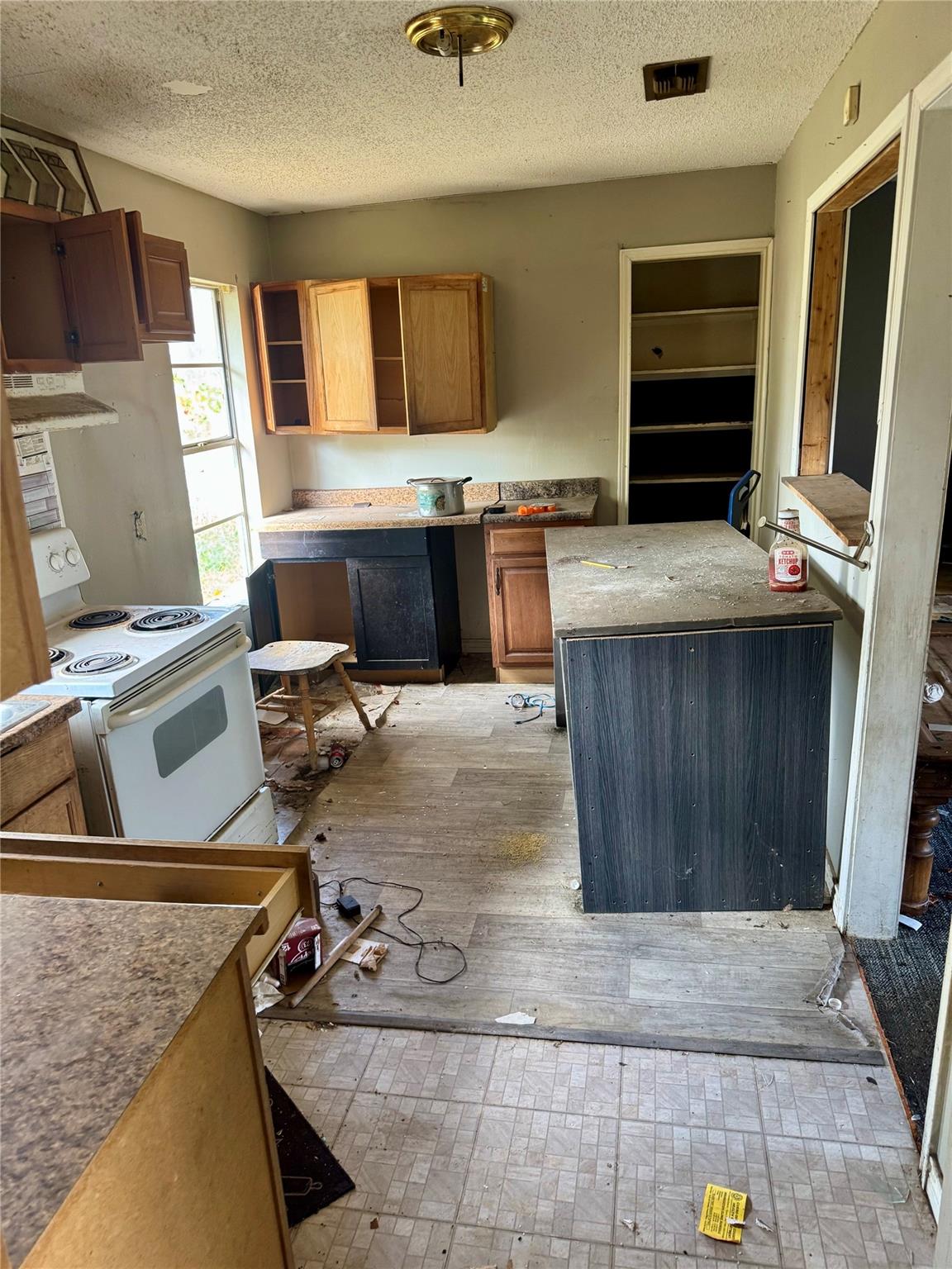 117 Charles St, Cuero, TX 77954