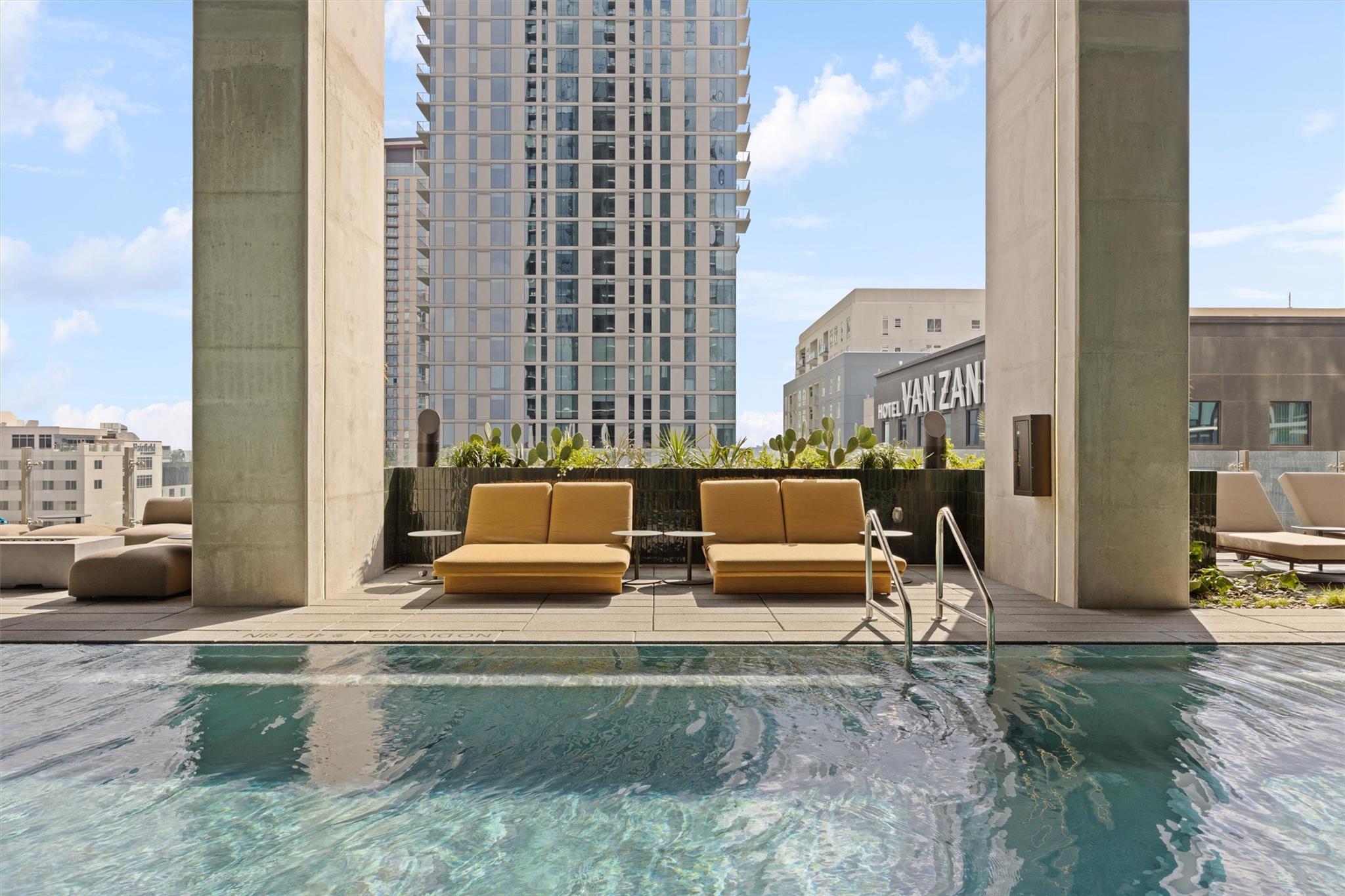 610 Davis St # 2909, Austin, TX 78701