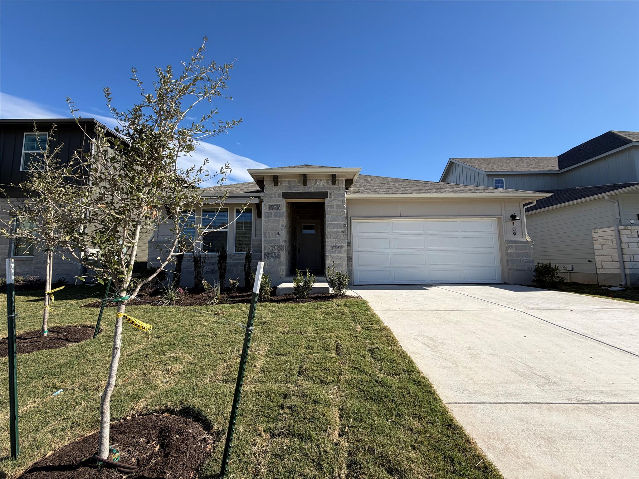 109 Holmby Dr, Hutto, TX 78634