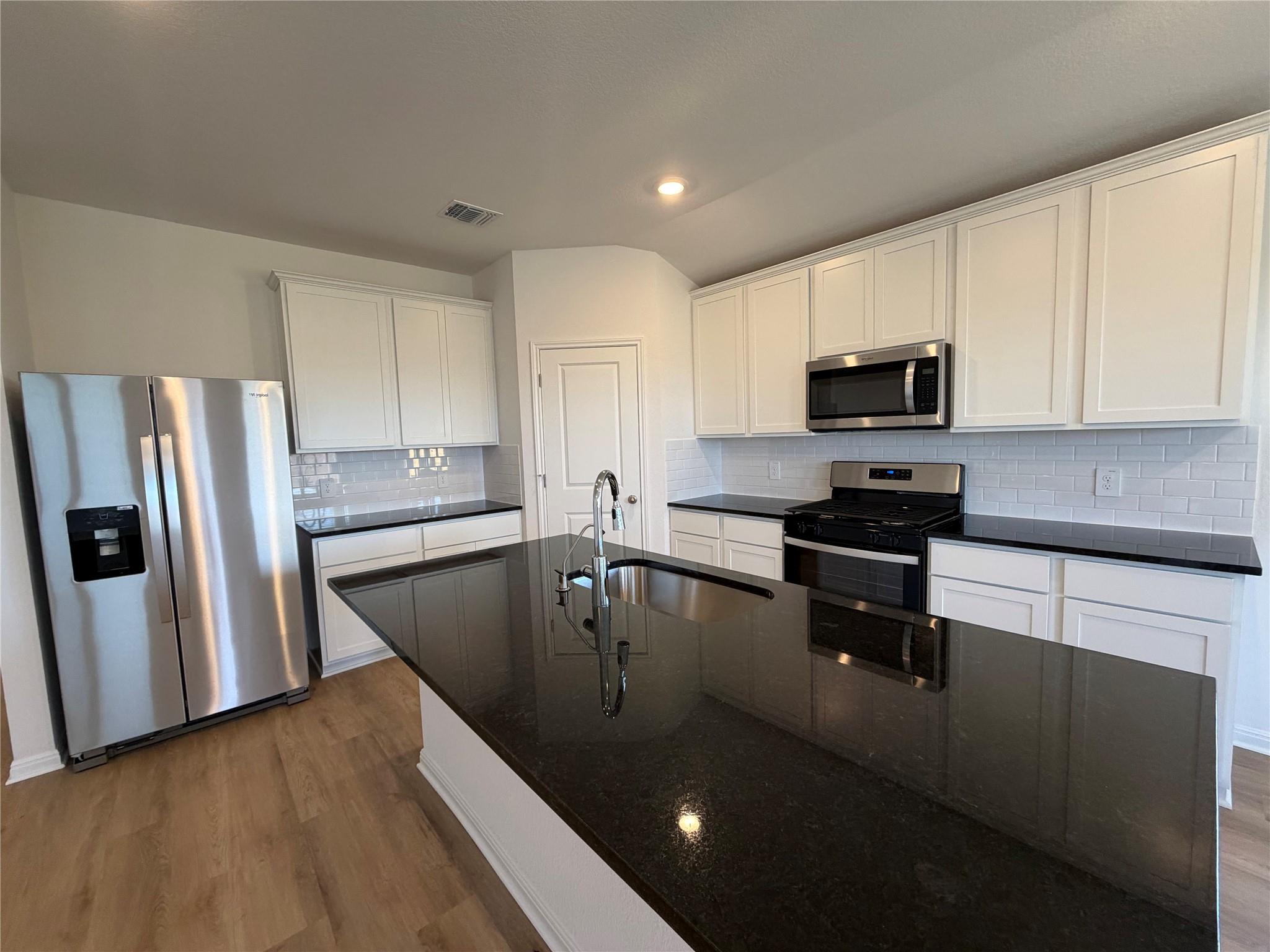 109 Holmby Dr, Hutto, TX 78634