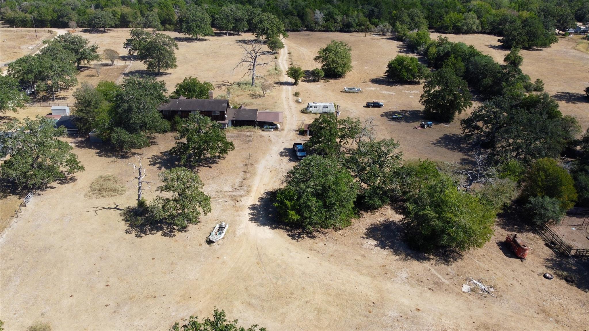 2502 Pettit Ln, Schulenburg, TX 78956
