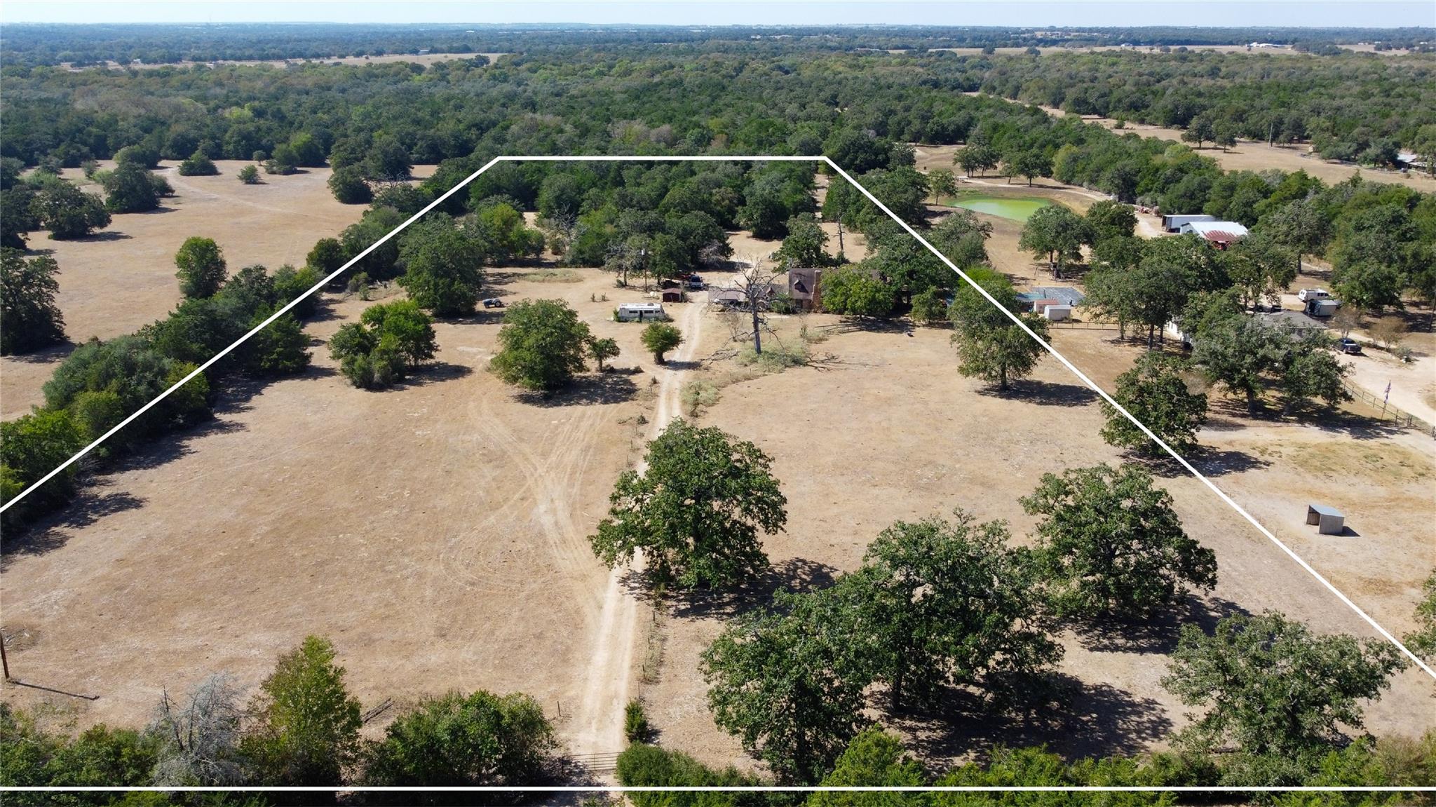 2502 Pettit Ln, Schulenburg, TX 78956