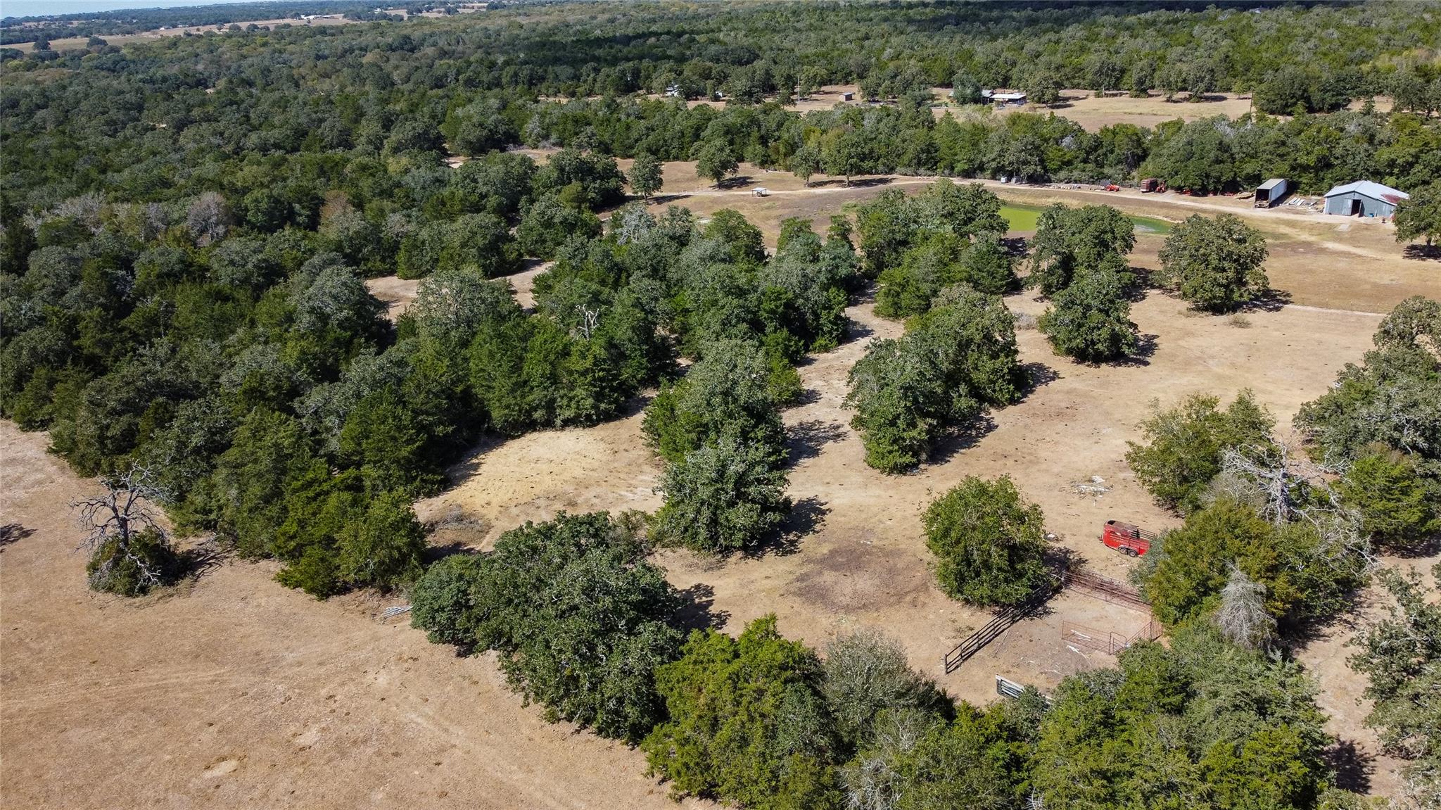 2502 Pettit Ln, Schulenburg, TX 78956