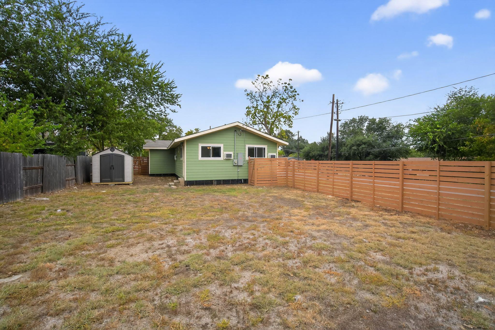 515 W 8th St, Georgetown, TX 78626