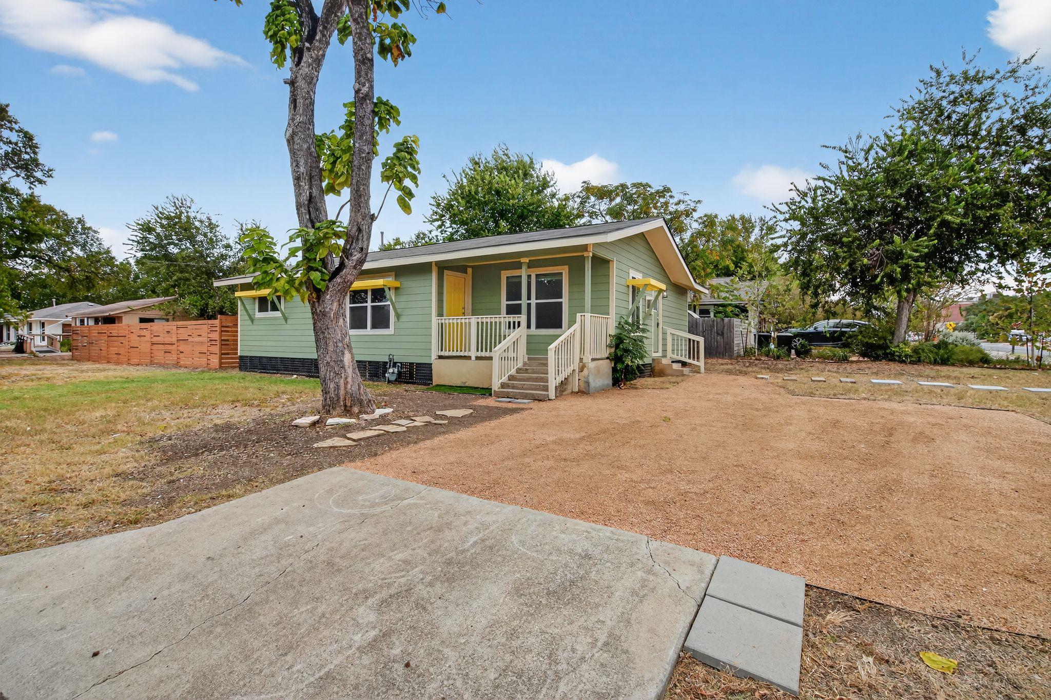 515 W 8th St, Georgetown, TX 78626