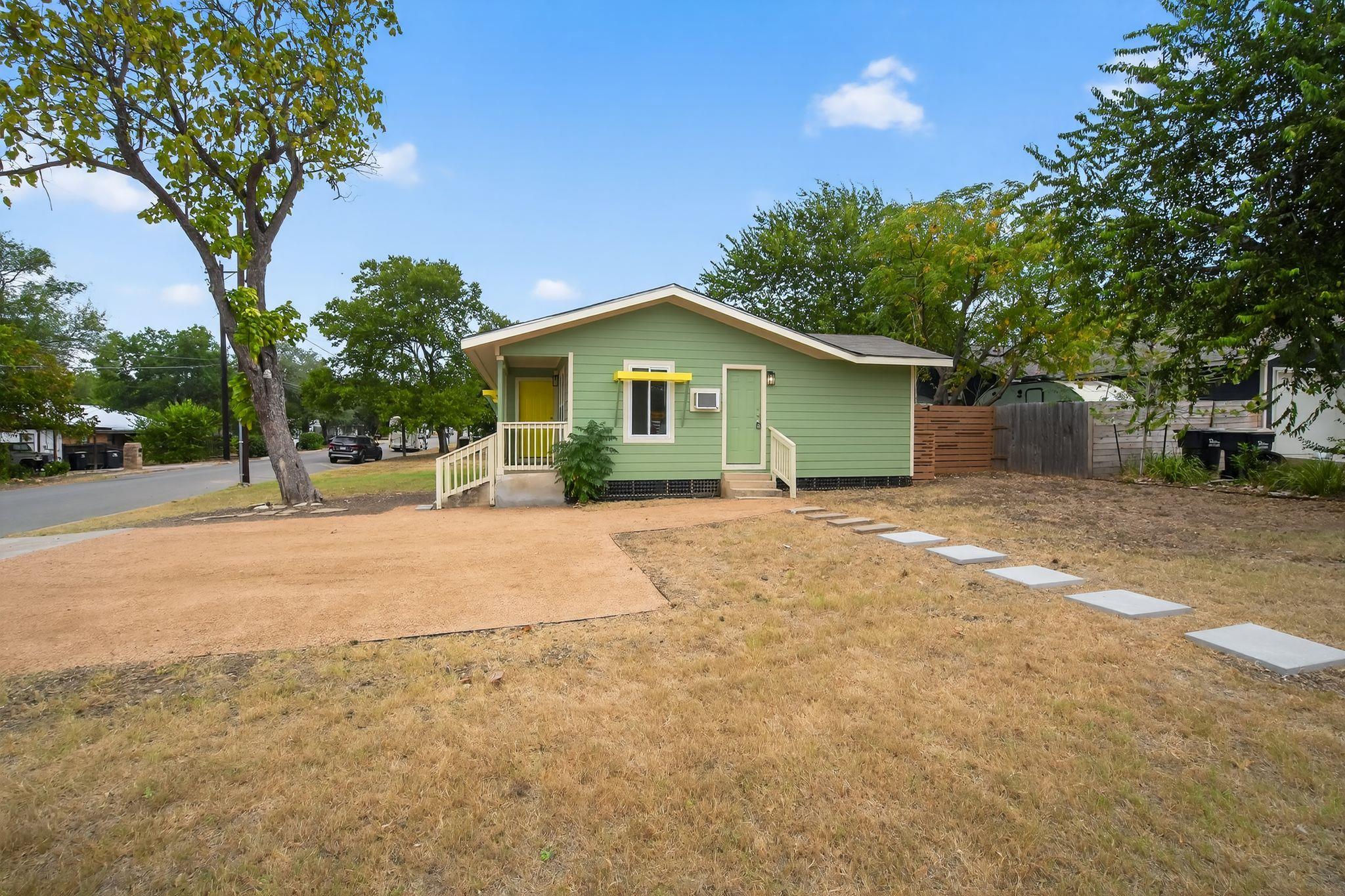 515 W 8th St, Georgetown, TX 78626