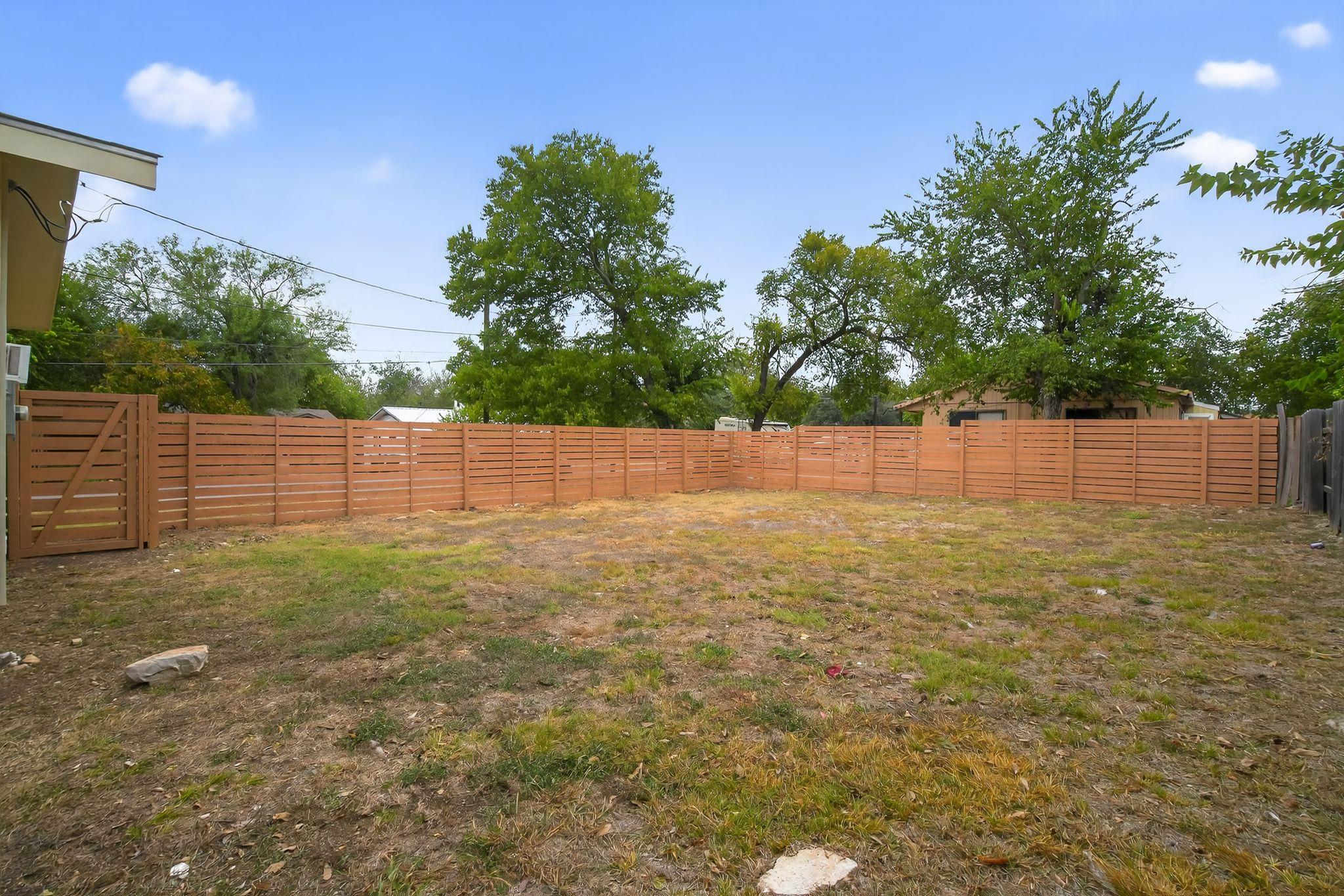 515 W 8th St, Georgetown, TX 78626